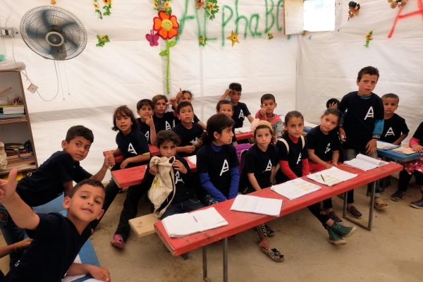 La Acronis Foundation abre una nueva escuela en un campo de refugiados en el Líbano