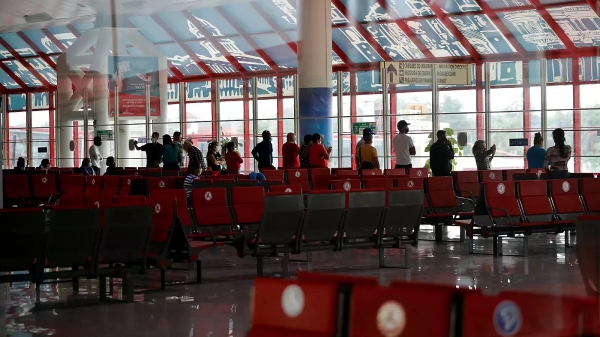 Ecuador exigirá visa de tránsito a cubanos y venezolanos