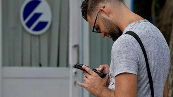 Cuba: Estudiantes convocan suspender clases contra tarifazo de empresa de energía ETECSA