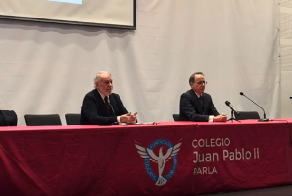 Jaime Mayor Oreja: "Todos servimos para algo" en el Colegio Juan Pablo II de Parla