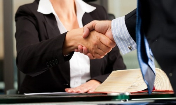 Cuál es la importancia de los contratos en el derecho corporativo actual