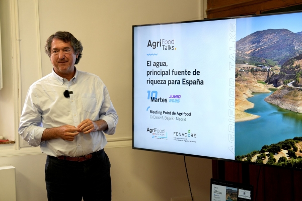 "Con solo el 14% del suelo cultivado, el regadío aporta más de la mitad de la producción agraria"