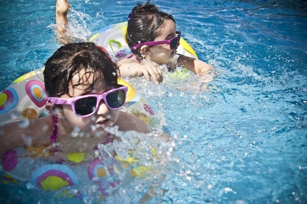 Por qué a los niños les gusta tanto la piscina