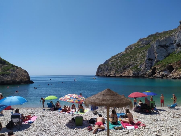Las playas y calas de la Provincia de Alicante aumenta en dos banderas azules más respecto al 2020.