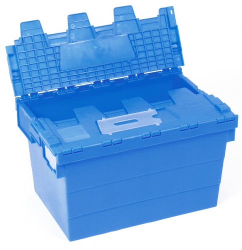 Caja apilable plastica de 60 litros, además es encajable.