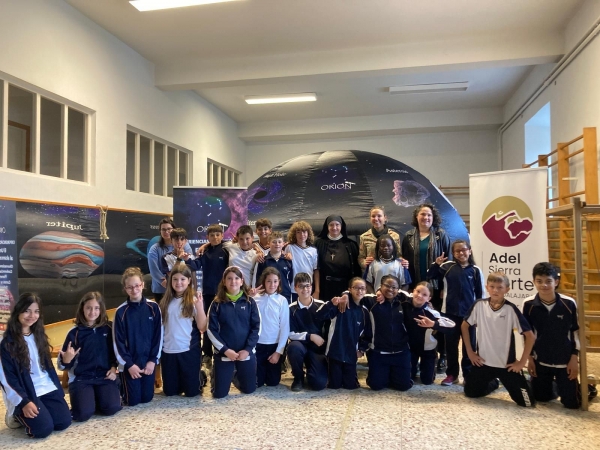 ADEL acerca la Astronomía a los colegios de la Sierra Norte