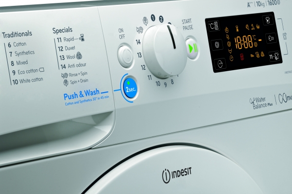 Gracias al botón Push&Wash de Indesit, la colada es cosa de niños