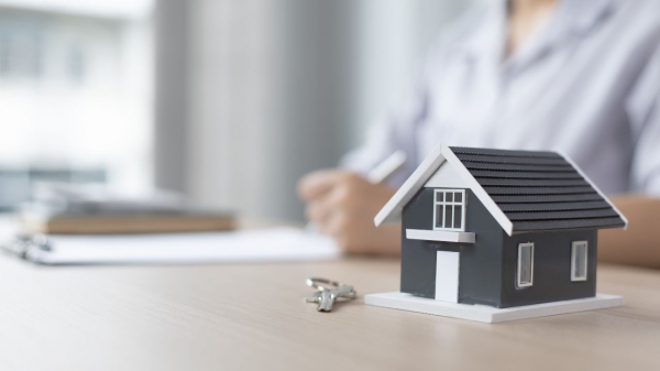 Ventajas y beneficios de elegir una inmobiliaria para vender tu piso en Sevilla