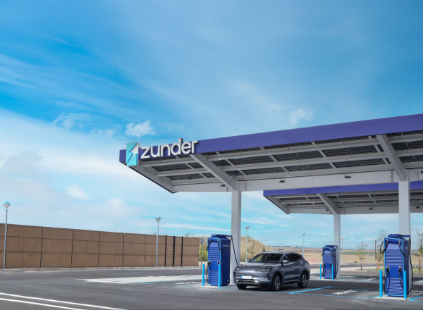 Zunder y BYD ofrecen ventajas por comprar un vehículo eléctrico en el Salón del Automóvil en Barcelona 