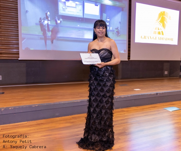 La Dra. Yaquely Cabrera triunfa en los Premios Gladiadores en el Extranjero 2025
