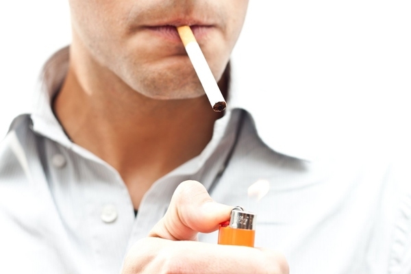 Descubre en cuáles profesiones se fuma más