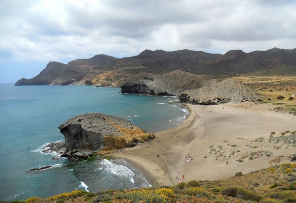 Retiro en la naturaleza: plan de fin de semana con kayak en Cabo de Gata