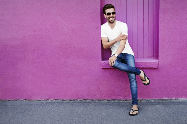 Las sandalias con riñonera integrada es la nueva moda que está arrasando en Internet